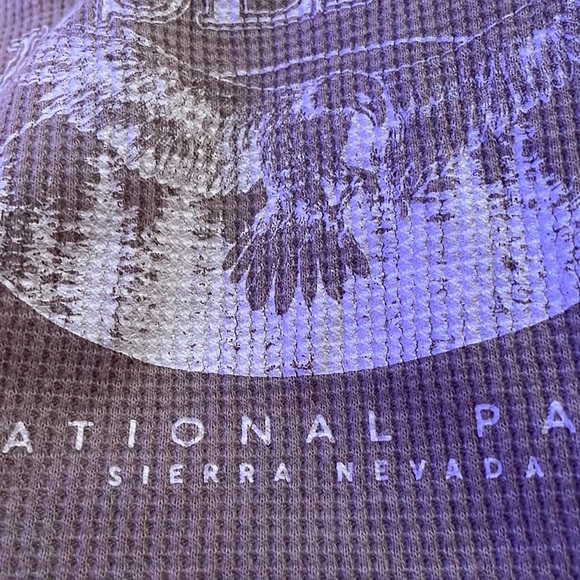 Cropped Graphic Shirt - Picture 2 of 3